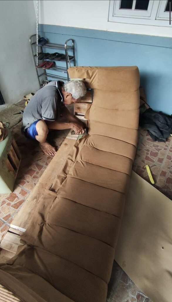 Jasa perbaikan sofa di serang